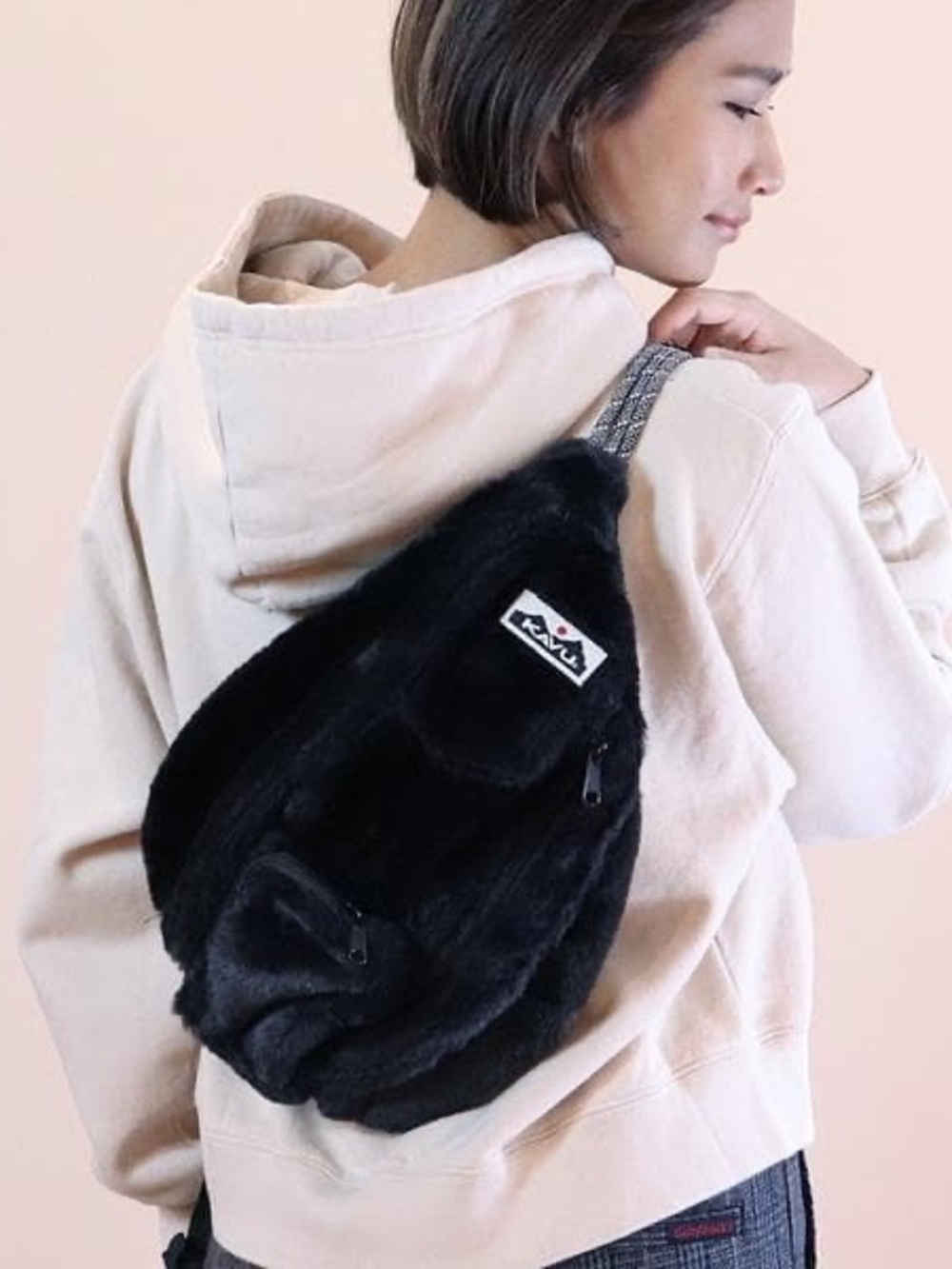 Kavu Black Faux Fur Rope-Strap Sling Backpack